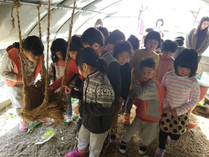 11월6일 치매보듬마을 지역사회 어린이집 체험장으로 인기!!!2.jpg